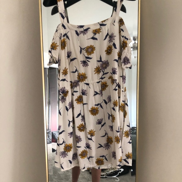 Oldnavy flower sundress - Picture 2 of 4
